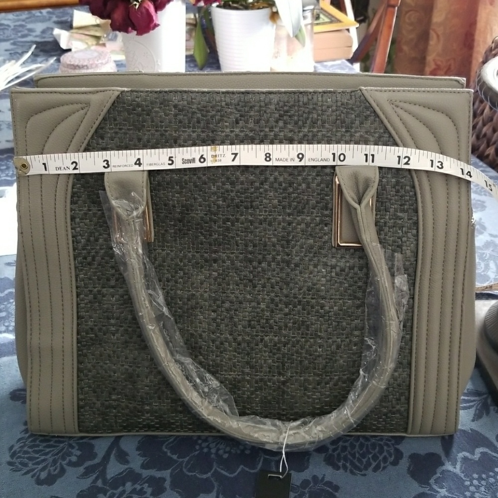 Essential Bag - Picture 8 of 8